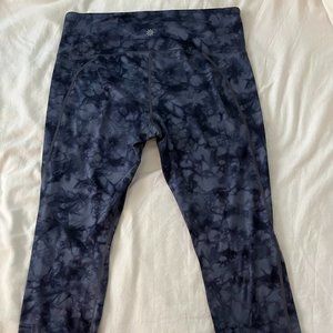 Athleta salutation yoga pants Size L 7/8 length Blue tie dye